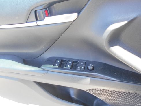 Used 2019 Toyota Camry SE w/ Accessory Appearance Package FWD image 5