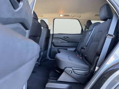 Used 2025 Nissan Pathfinder SV FWD image 9