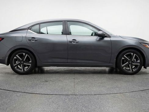 Used 2025 Nissan Sentra SV FWD image 11