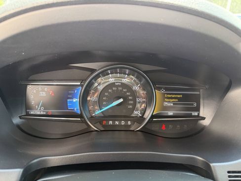 Used 2018 Ford Explorer XLT w/ Equipment Group 202A AWD/4WD image 13