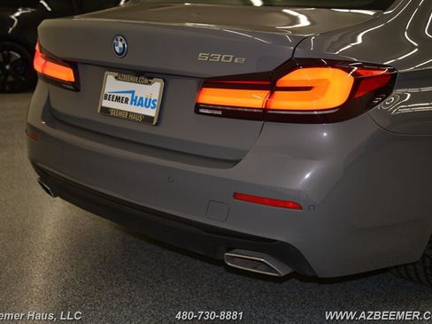 Used 2022 BMW 530e w/ Premium Package RWD image 50