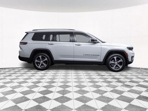Used 2023 Jeep Grand Cherokee L Limited w/ Trailer Tow Group (B) AWD/4WD image 13
