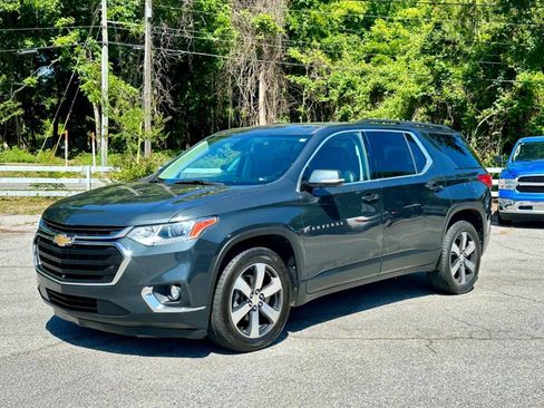 Used 2020 Chevrolet Traverse LT w/ LT Premium Package FWD image 3
