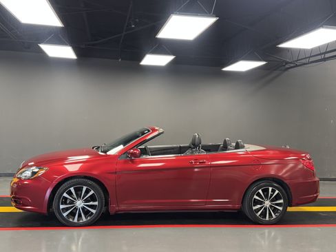 Used 2013 Chrysler 200 S FWD image 3