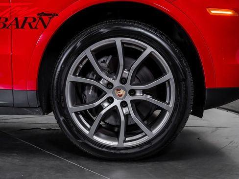 Used 2023 Porsche Cayenne AWD/4WD image 14