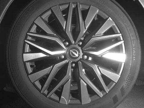 Used 2025 Nissan Altima 2.5 SV FWD image 14