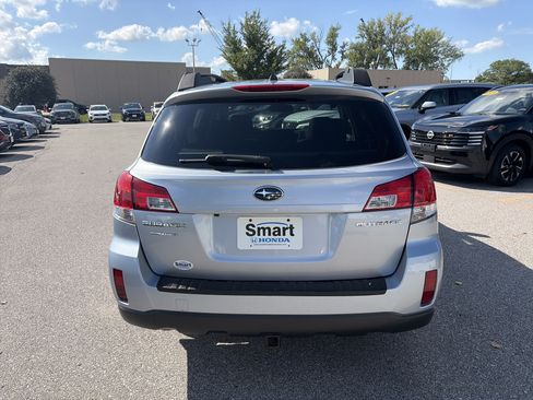 Used 2014 Subaru Outback 2.5i Limited AWD/4WD image 6