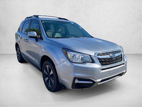 Used 2017 Subaru Forester 2.5i Premium w/ Popular Package #2A AWD/4WD image 3