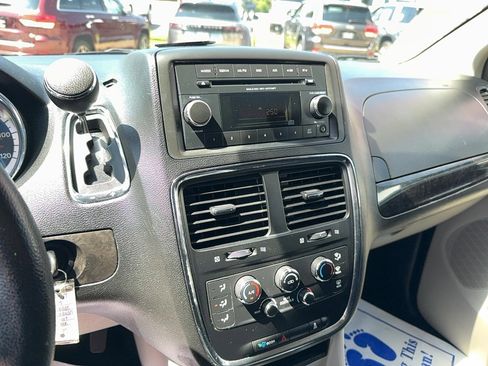 Used 2015 Dodge Grand Caravan SXT image 13