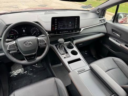 Certified 2022 Toyota Sienna XSE w/ XSE Plus Package AWD/4WD image 6