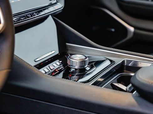 Certified 2024 Jeep Wagoneer L Series II w/ Flexible Seating Group image 21