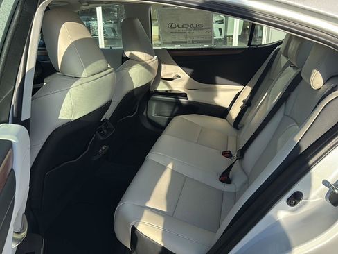New 2025 Lexus ES 350 w/ Premium Package image 9