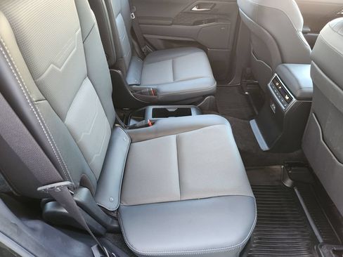 Used 2025 Lexus GX 550 w/ Accessory Package (2T) AWD/4WD image 30
