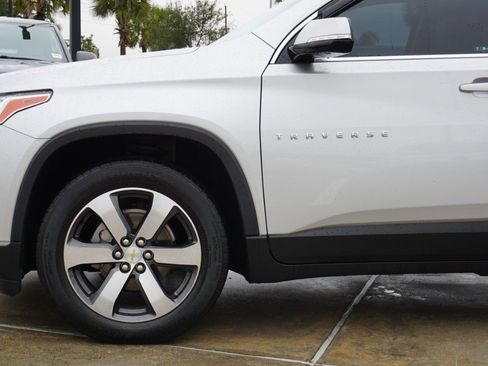 Used 2018 Chevrolet Traverse LT image 10