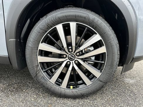 New 2025 Nissan Pathfinder Platinum w/ Cargo Package image 12