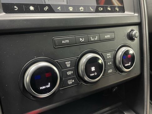 Used 2020 Land Rover Discovery Landmark image 9