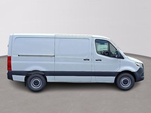 Used 2025 Mercedes-Benz Sprinter 2500 image 4
