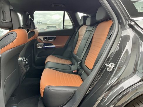 Certified 2025 Mercedes-Benz GLC 300 4MATIC image 4