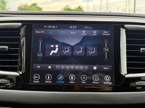 Used 2019 Chrysler Pacifica Touring Plus w/ Tire & Wheel Group FWD image 40