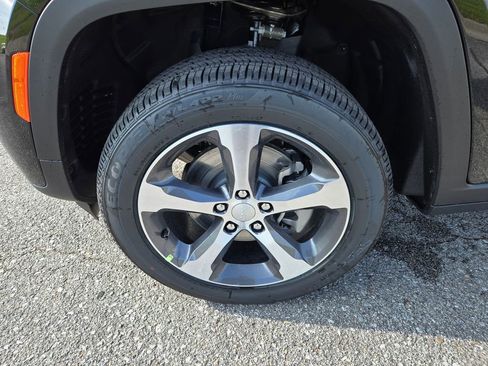 New 2026 Jeep Grand Cherokee L Limited AWD/4WD image 9