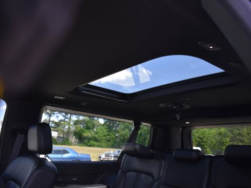 Used 2024 Jeep Wagoneer L Series II w/ Premium Group I image 29