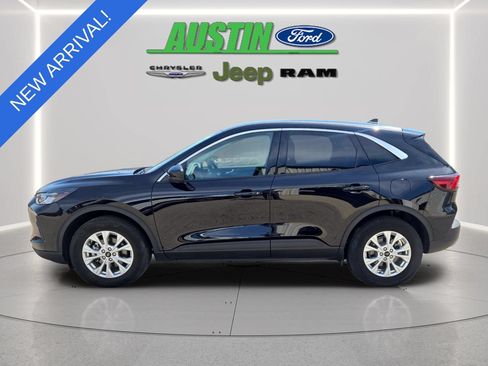 Used 2023 Ford Escape Active w/ Tech Pack #2 AWD/4WD image 2