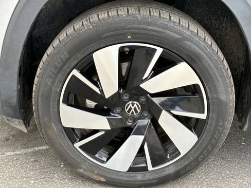 Used 2025 Volkswagen Atlas Cross Sport SE AWD/4WD image 32