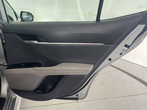 Used 2019 Toyota Camry SE w/ Carpet Mat Package FWD image 28