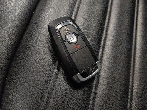 Used 2020 Ford Edge SEL image 32