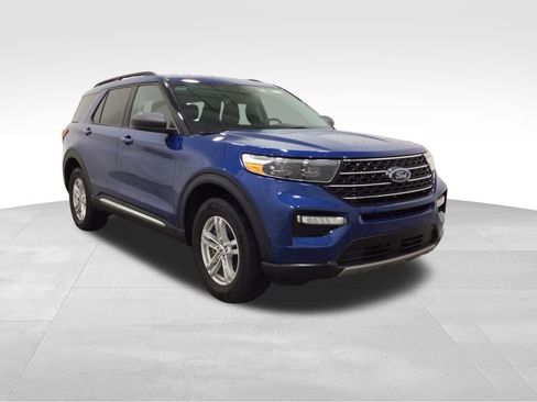 Used 2023 Ford Explorer XLT w/ Equipment Group 202A AWD/4WD image 5