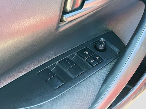 Used 2025 Toyota Corolla LE FWD image 17