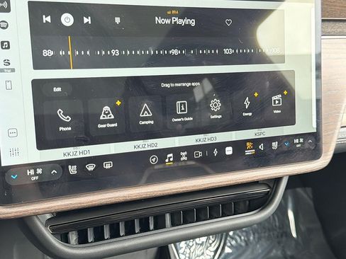 Used 2026 Rivian R1S Premium AWD/4WD image 16