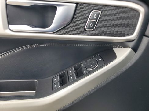 Used 2020 Ford Explorer XLT w/ Equipment Group 202A image 24