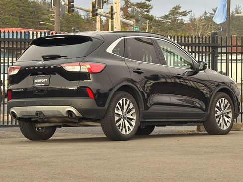 Used 2020 Ford Escape Titanium image 3