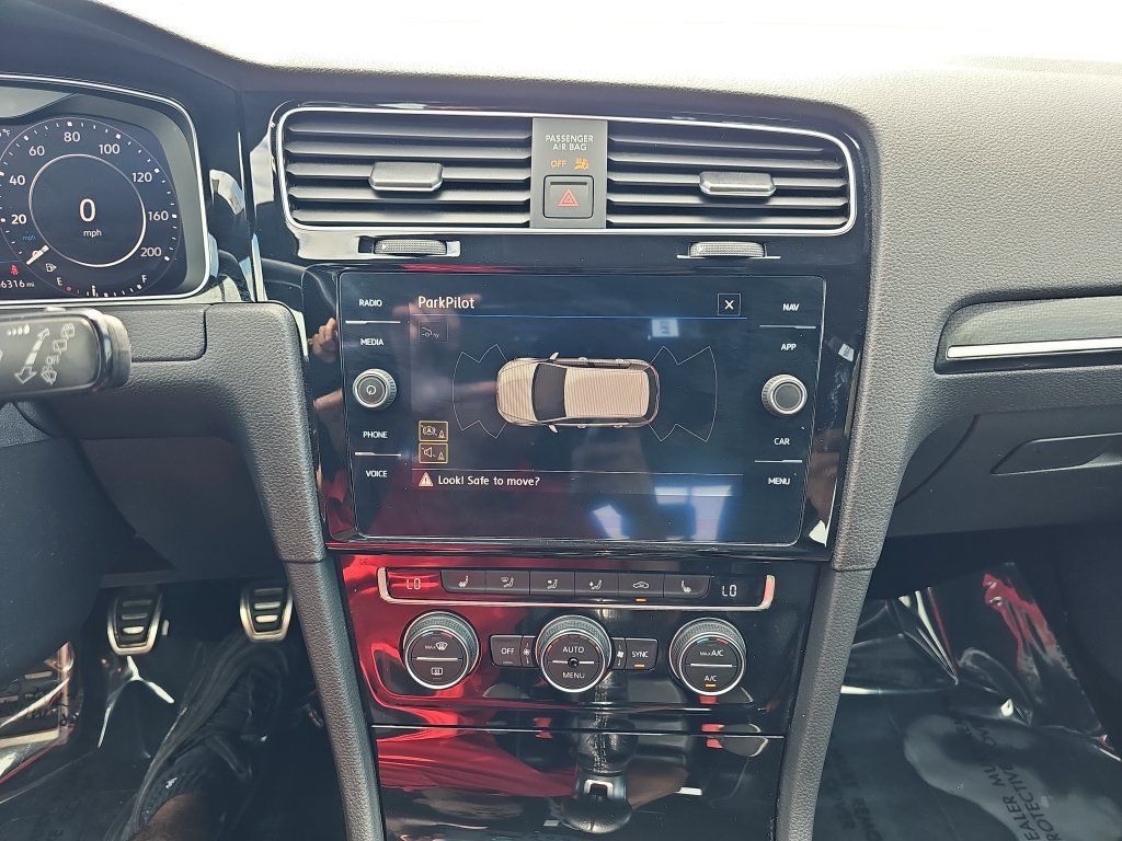 Used 2019 Volkswagen Golf R 4-Door AWD/4WD image 20