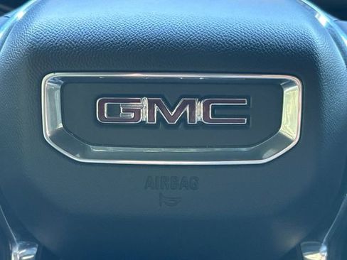 Used 2025 GMC Acadia Elevation w/ Elevation Premium Package FWD image 13
