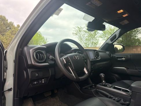 Used 2023 Toyota Tacoma TRD Sport w/ TRD Premium Sport Package AWD/4WD image 12