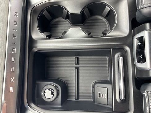 New 2026 Ford Expedition Platinum image 19