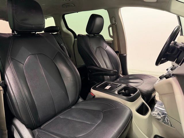 Used 2022 Chrysler Pacifica Touring-L FWD image 31