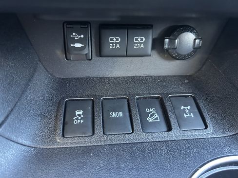 Used 2017 Toyota Highlander Limited AWD/4WD image 33