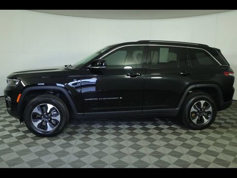 Used 2022 Jeep Grand Cherokee Limited 4xe w/ Luxury Tech Group II AWD/4WD image 16