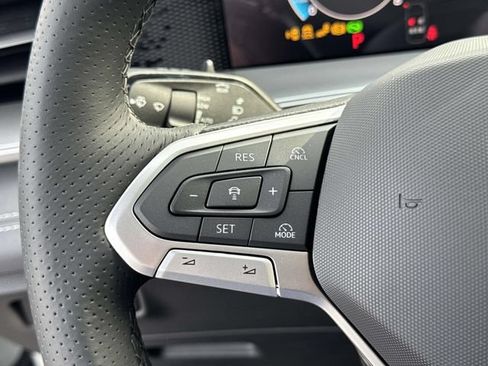 New 2026 Volkswagen Tiguan SE R-Line FWD image 17