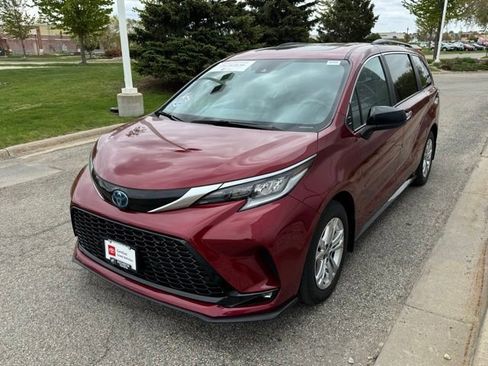 Certified 2022 Toyota Sienna XSE w/ XSE Plus Package AWD/4WD image 39