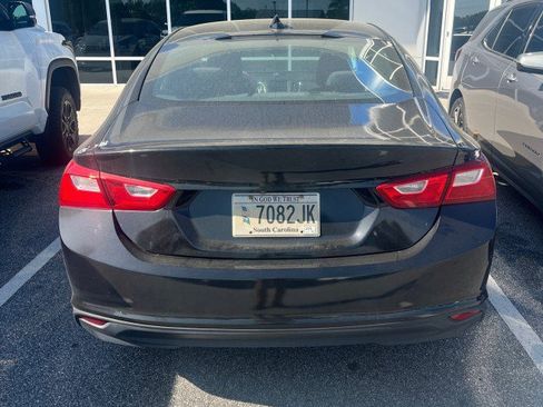 Used 2017 Chevrolet Malibu LT image 3