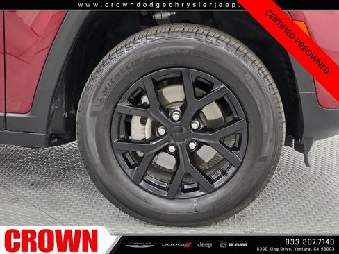 Certified 2025 Jeep Grand Cherokee Altitude AWD/4WD image 9