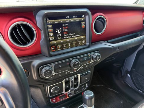 Used 2020 Jeep Gladiator Rubicon AWD/4WD image 12