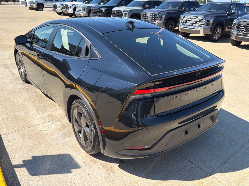 Used 2025 Toyota Prius LE FWD image 7