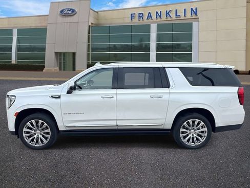 Used 2022 GMC Yukon XL Denali w/ Denali Reserve Package AWD/4WD image 4