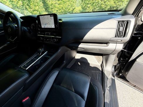 Used 2022 Nissan Pathfinder SL FWD image 40