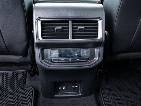 New 2026 Volkswagen Atlas Peak Edition image 24